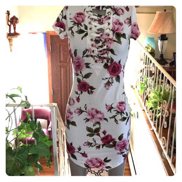 Dresses & Skirts - Floral Bodycon